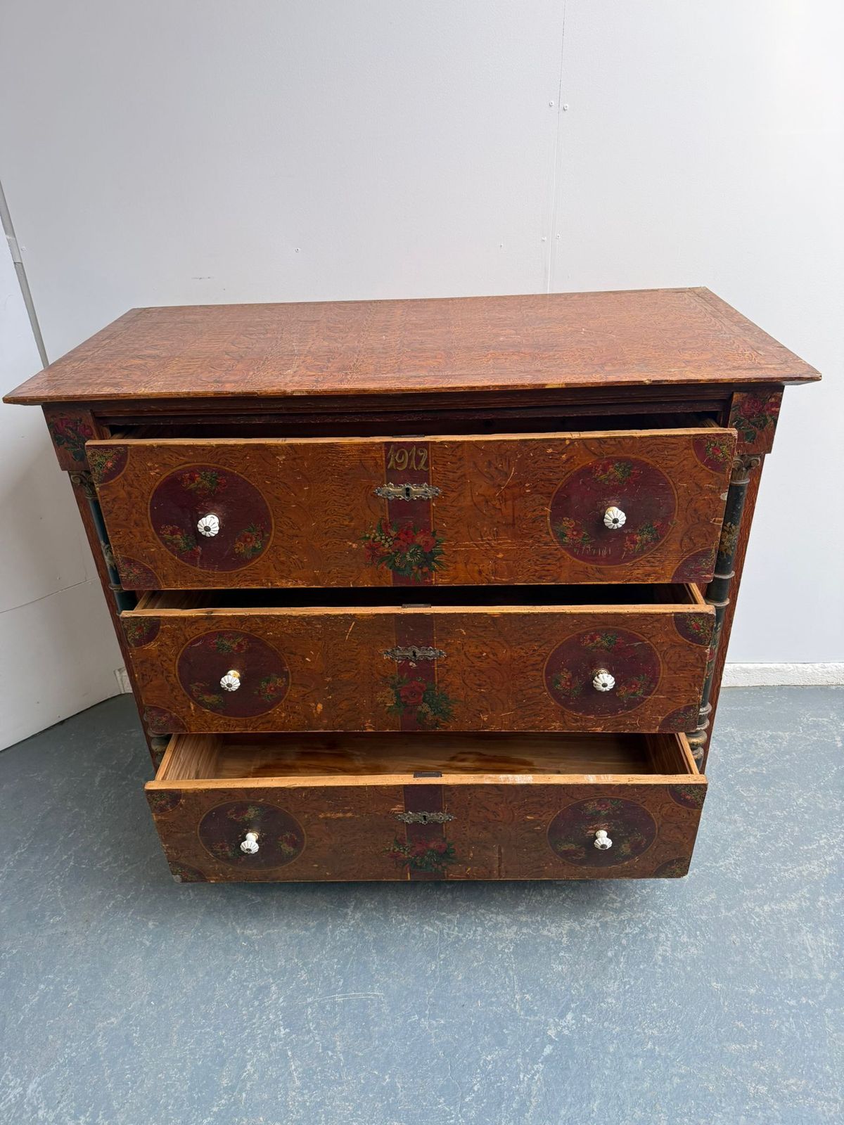 photo vinterior An Originally Painted Antique  Pine Genuine Hungarian Chest Of Drawers