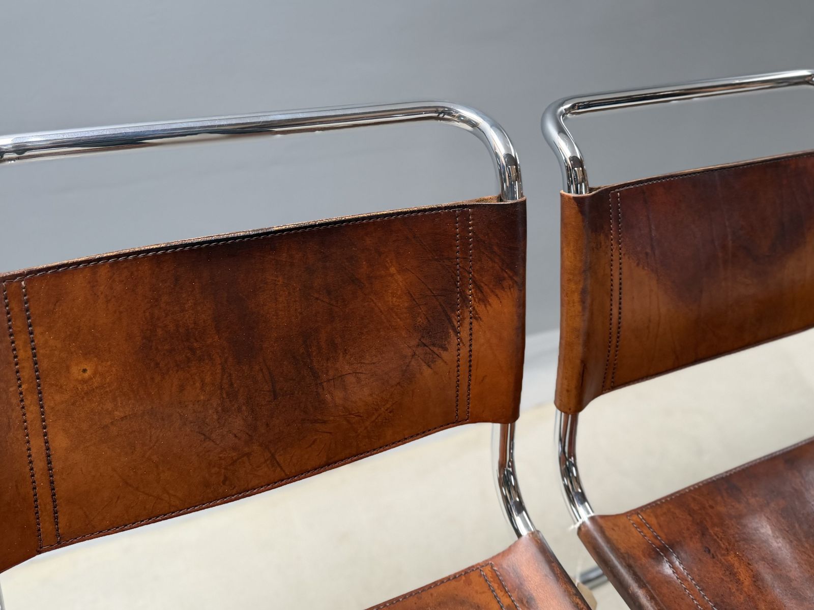 photo vintage 6 Dining Chairs Mart Stam Marcel Breuer S33 Set Of Six Fasem Chrome Tan Brown Cognac Leather Cantilever Bauhaus 6 Mid Century Dining Chairs