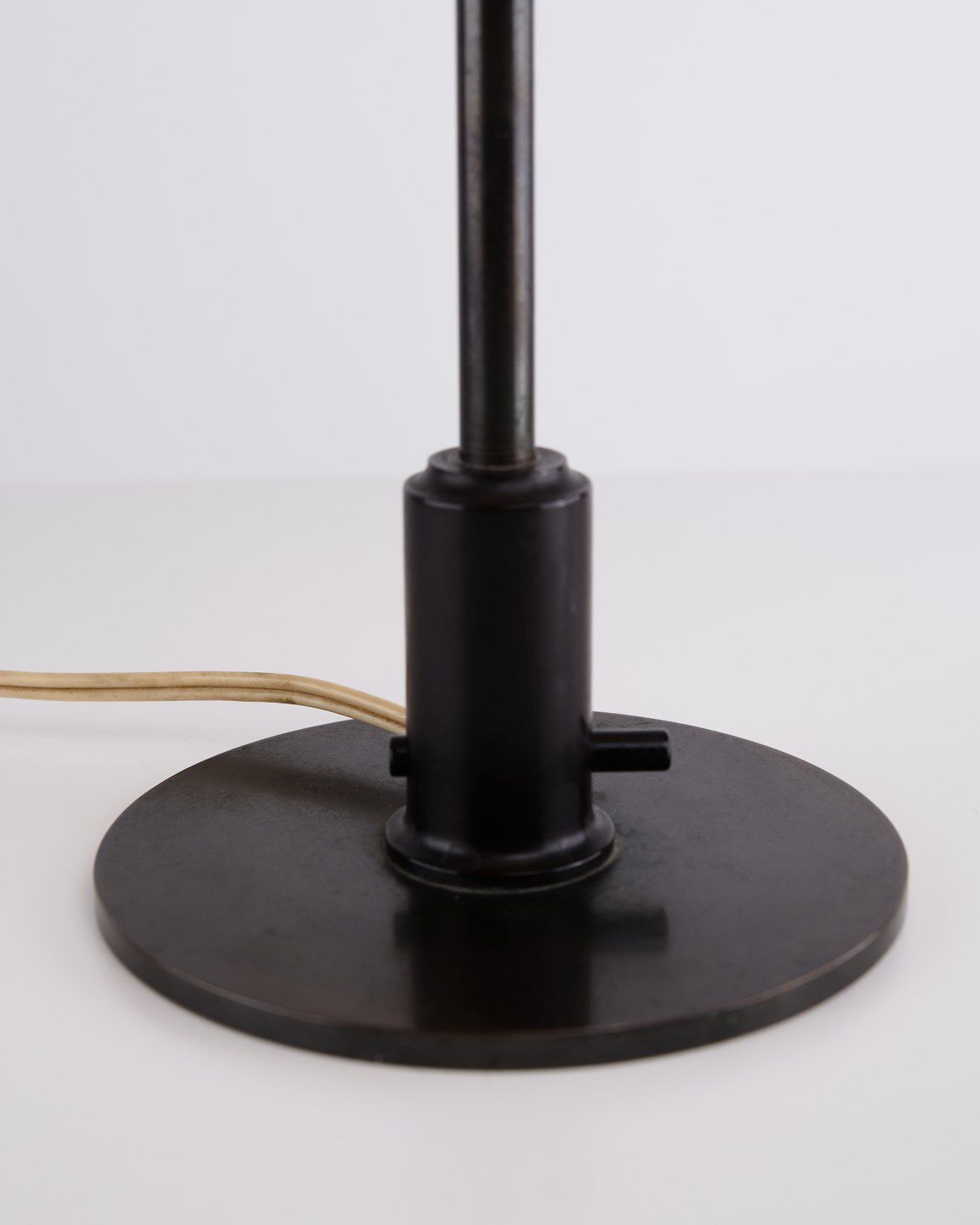 Poul Henningsen Table Lamp Model Ph 3.5/2.5 With Yellow Painted Metal Top Shade And Frame In Burnished Brass, Louis Poulsen 1930s photo vinterior