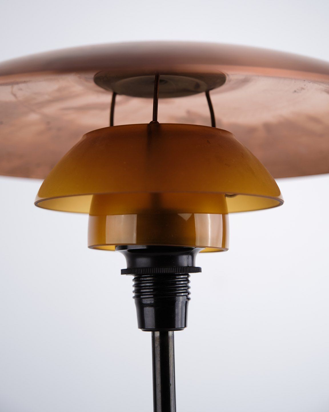 Poul Henningsen Table Lamp Model Ph 3.5/2 In Copper With Amber Shades And Base In Burnished Brass, Louis Poulsen 1930s photo vinterior