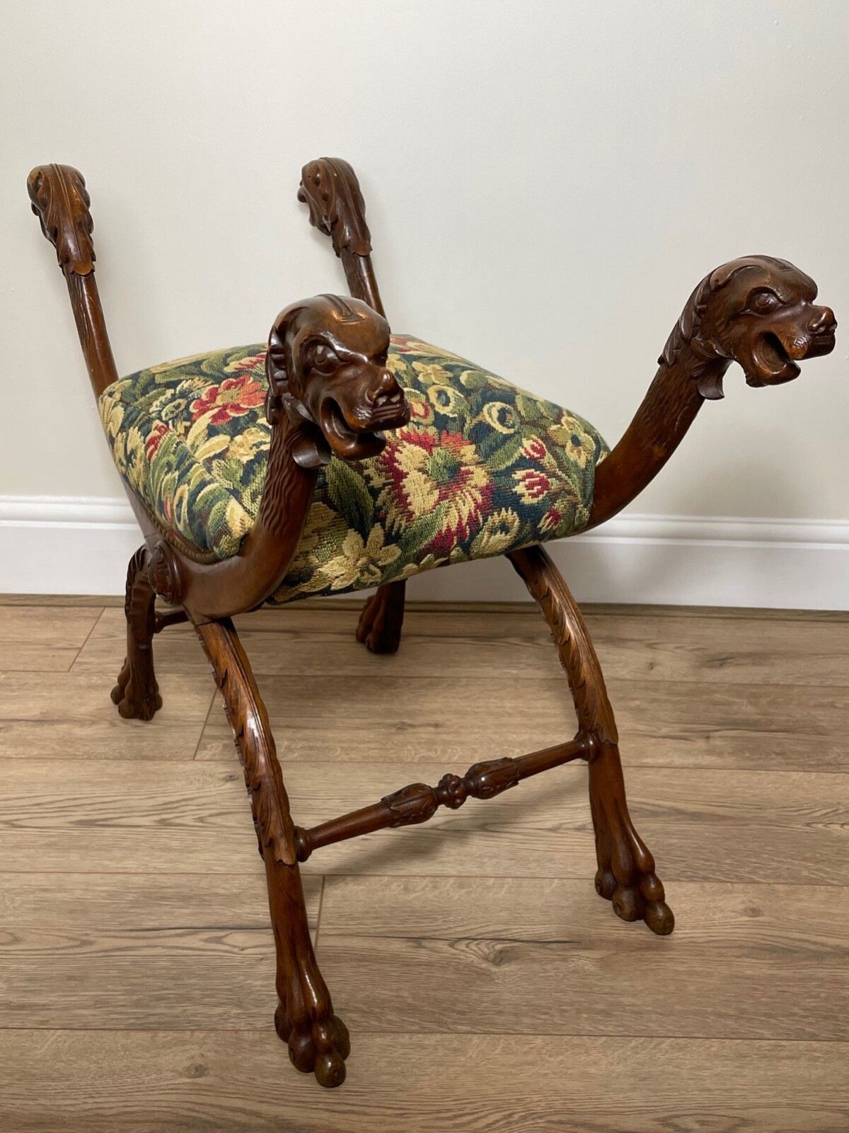 photo furniture Victorian Curved X Frame Carved Walnut Window Seat Stool Hunting Dog Heads