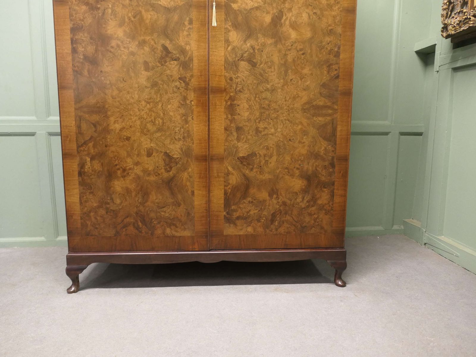 Maple Art Deco Bur Walnut Compact Shelved Wardrobe This Very Stylish Double Wardrobe photo vinterior