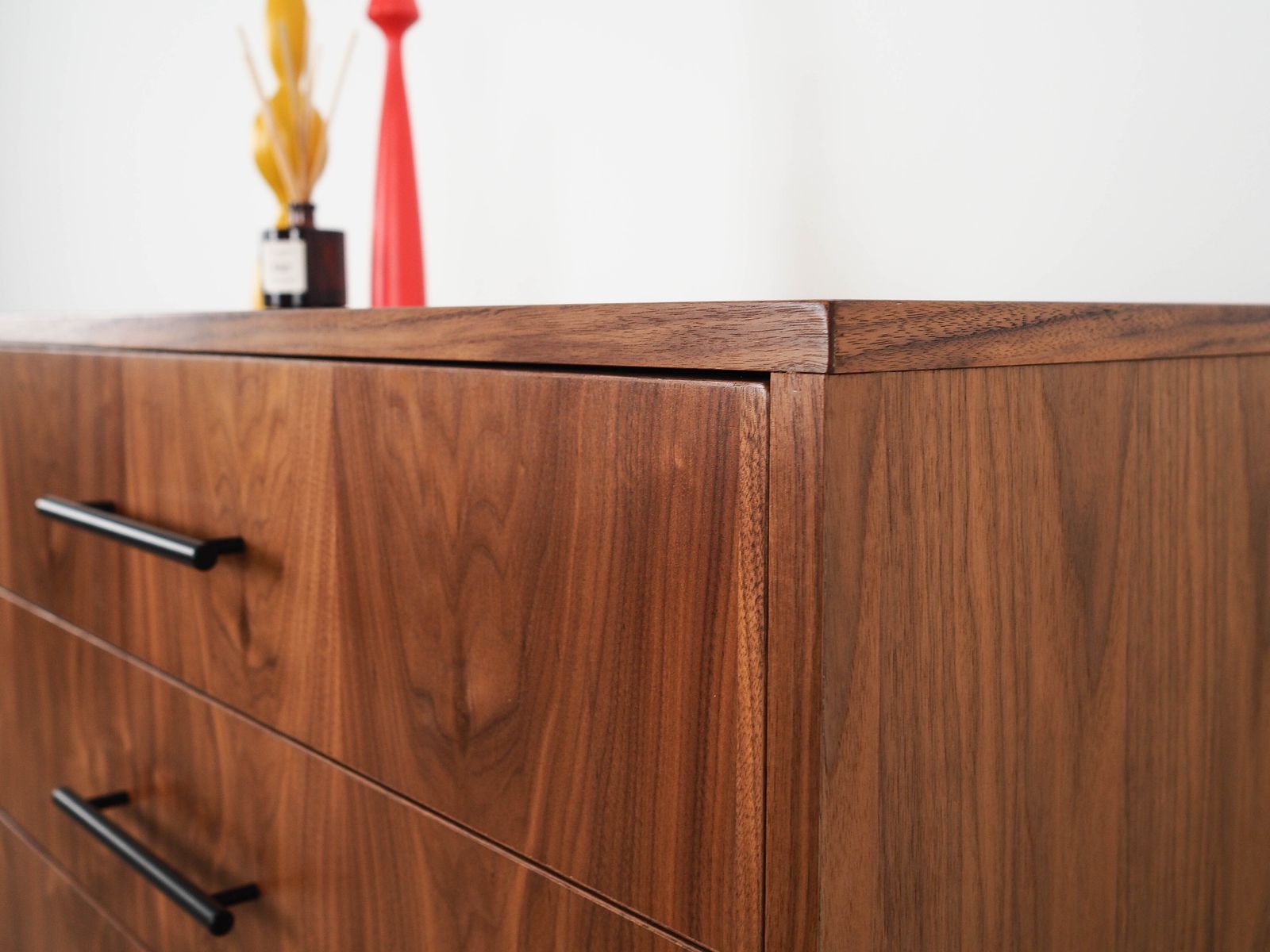 Ladekast Met Walnootfineer, Scandinavisch Design photo vinterior