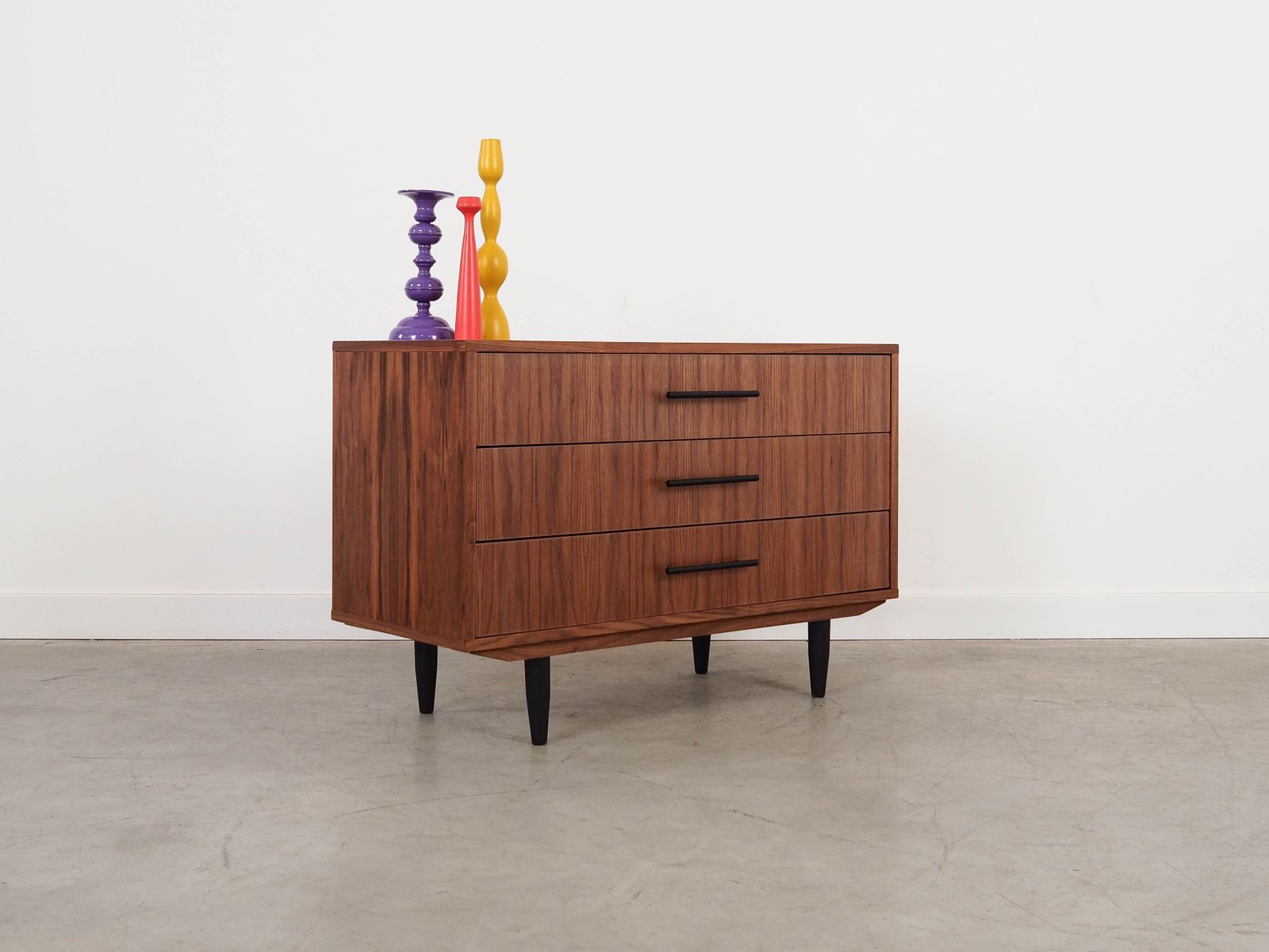 Walnootfineer Ladekast, Scandinavisch Design photo Meubels