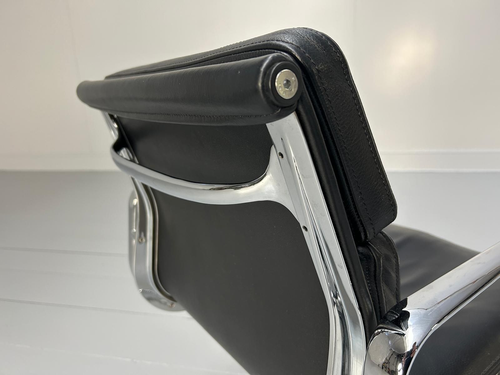 photo furniture Icf Herman Miller Eames Ea 208 Soft Pad Swivel Office Chair In Black Leather