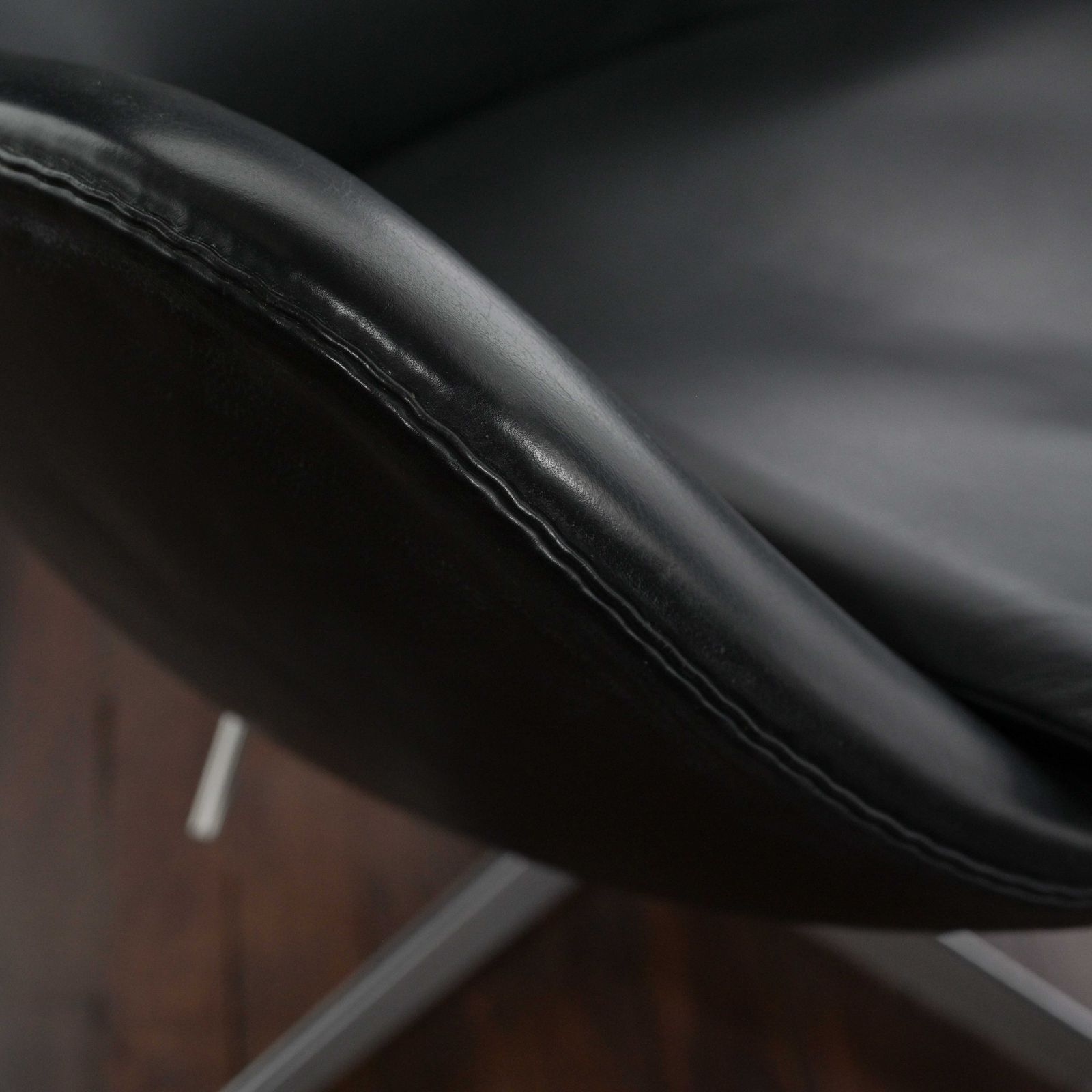 Egg Chair With 4 Star Based Polished Aluminium Base And Adjustable Tilt Mechanism Deigned By Arne Jacobsen photo vintage