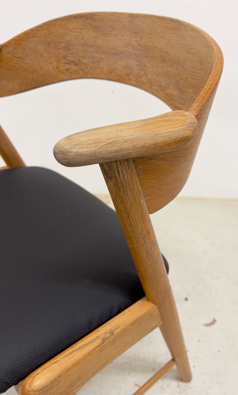 Kai Kristiansen Model 32 Oak Dining Chair, Korup Møbelfabrik. photo furniture