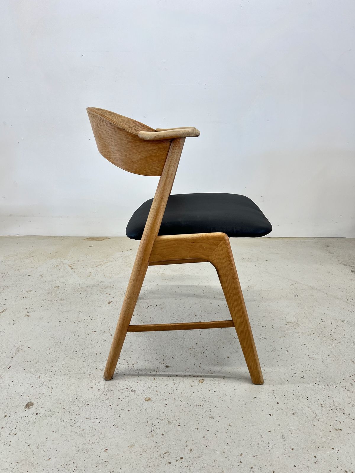 Kai Kristiansen Model 32 Oak Dining Chair, Korup Møbelfabrik. photo vintage
