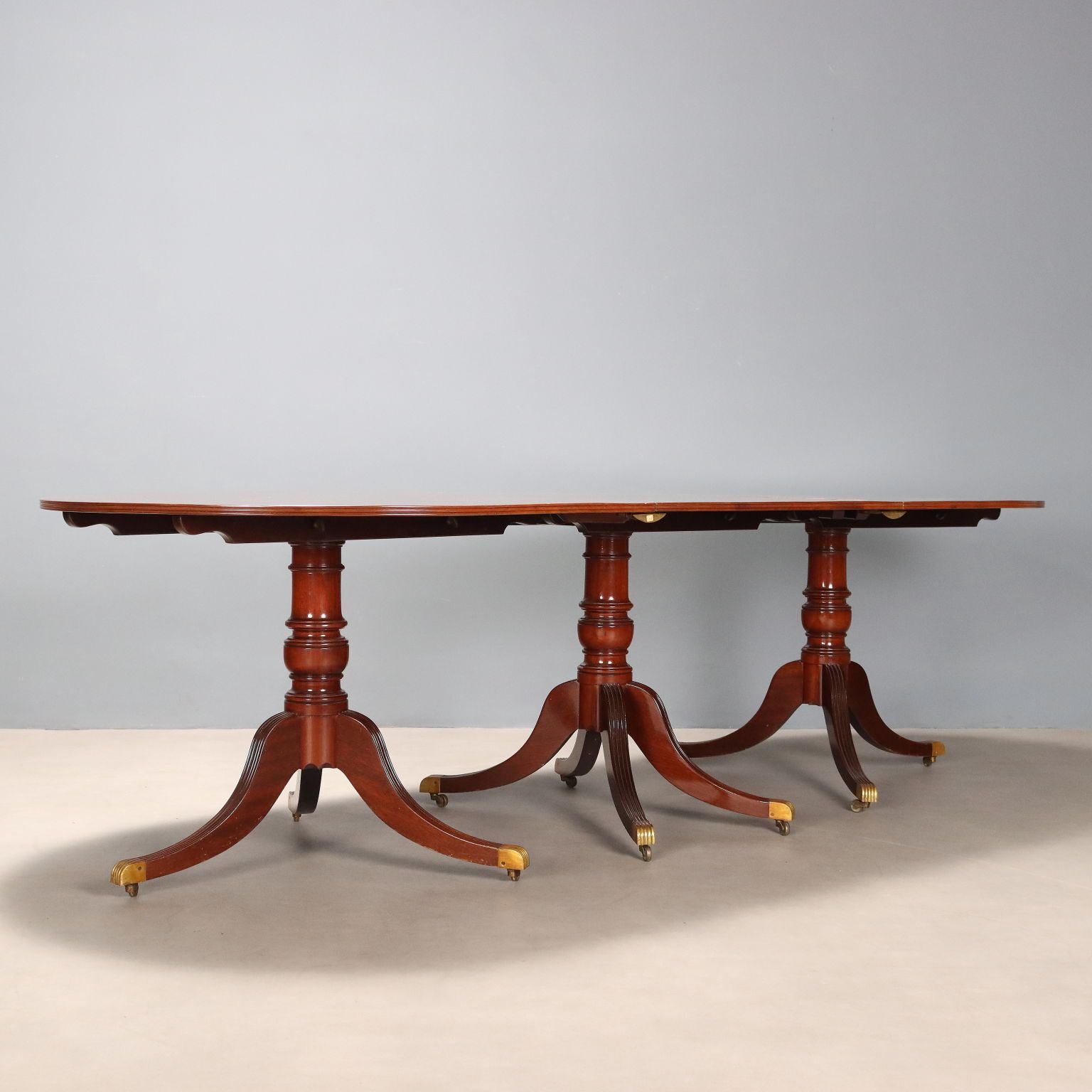 photo vinterior Antique Table Mahogany 3 Sections United Kingdom XIX Century