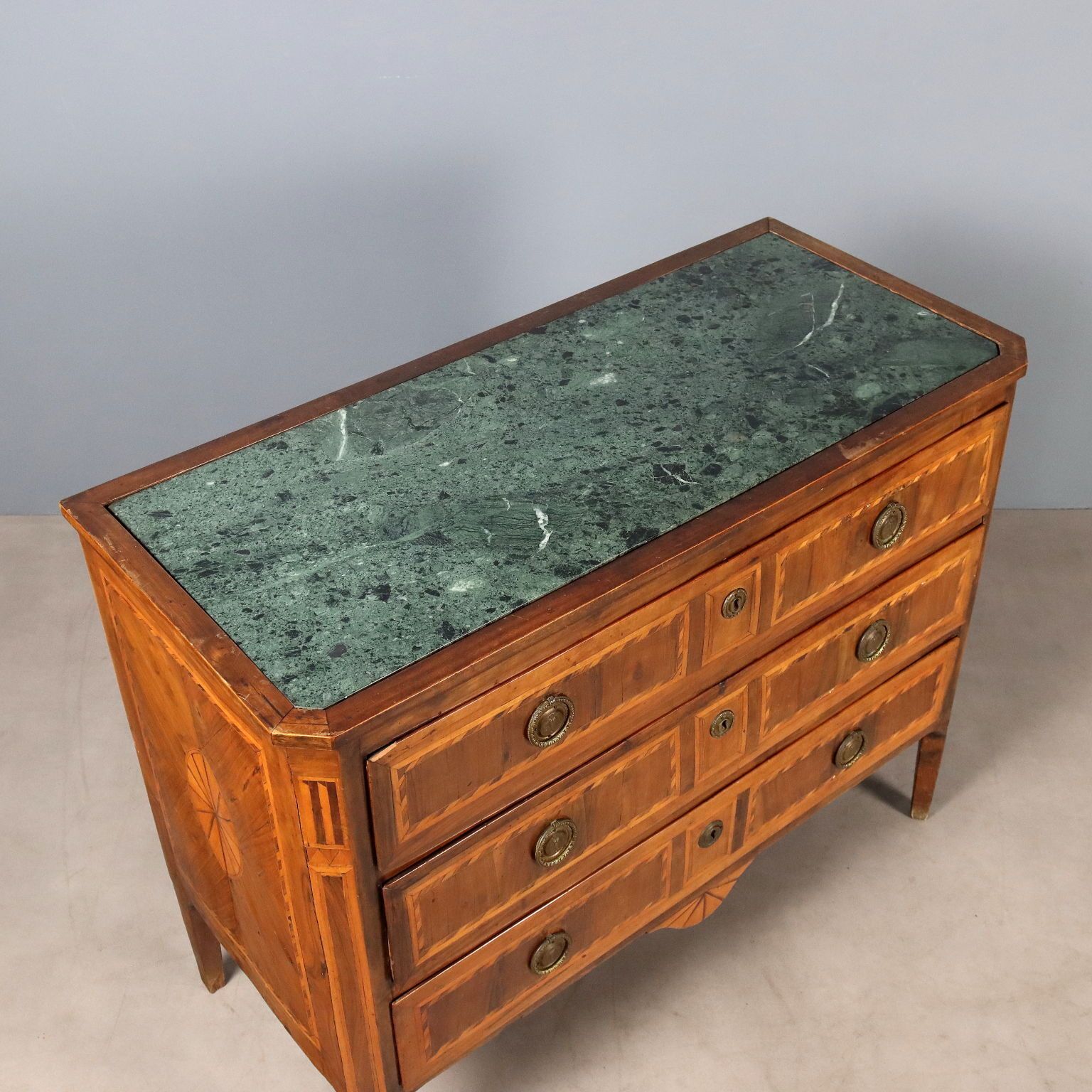 photo furniture Chest Of Drawers Neoclassical Maple 3 Drawers XIX Century