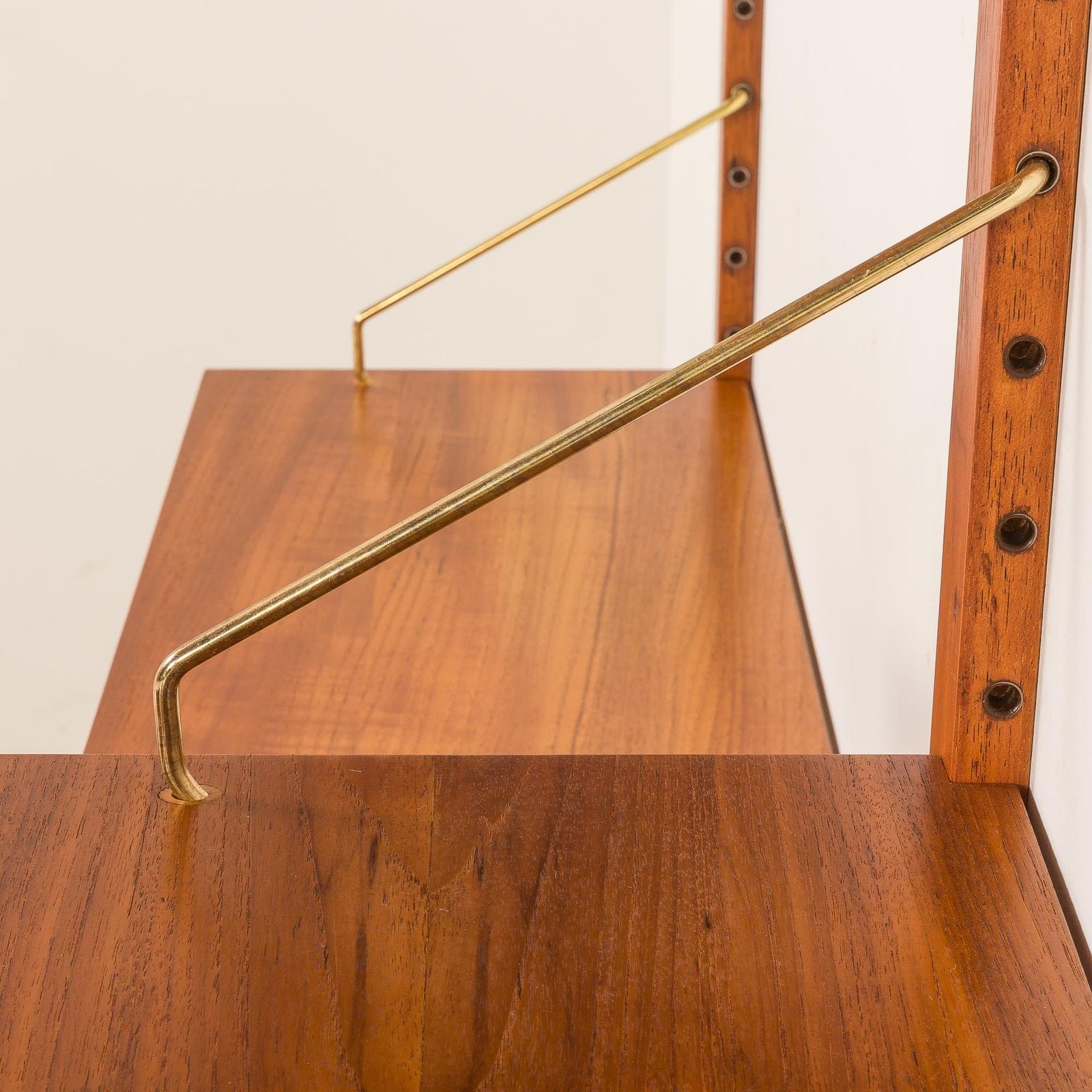 photo furniture Poul Cadovius Royal Shelving Unit In Teak, 1960s