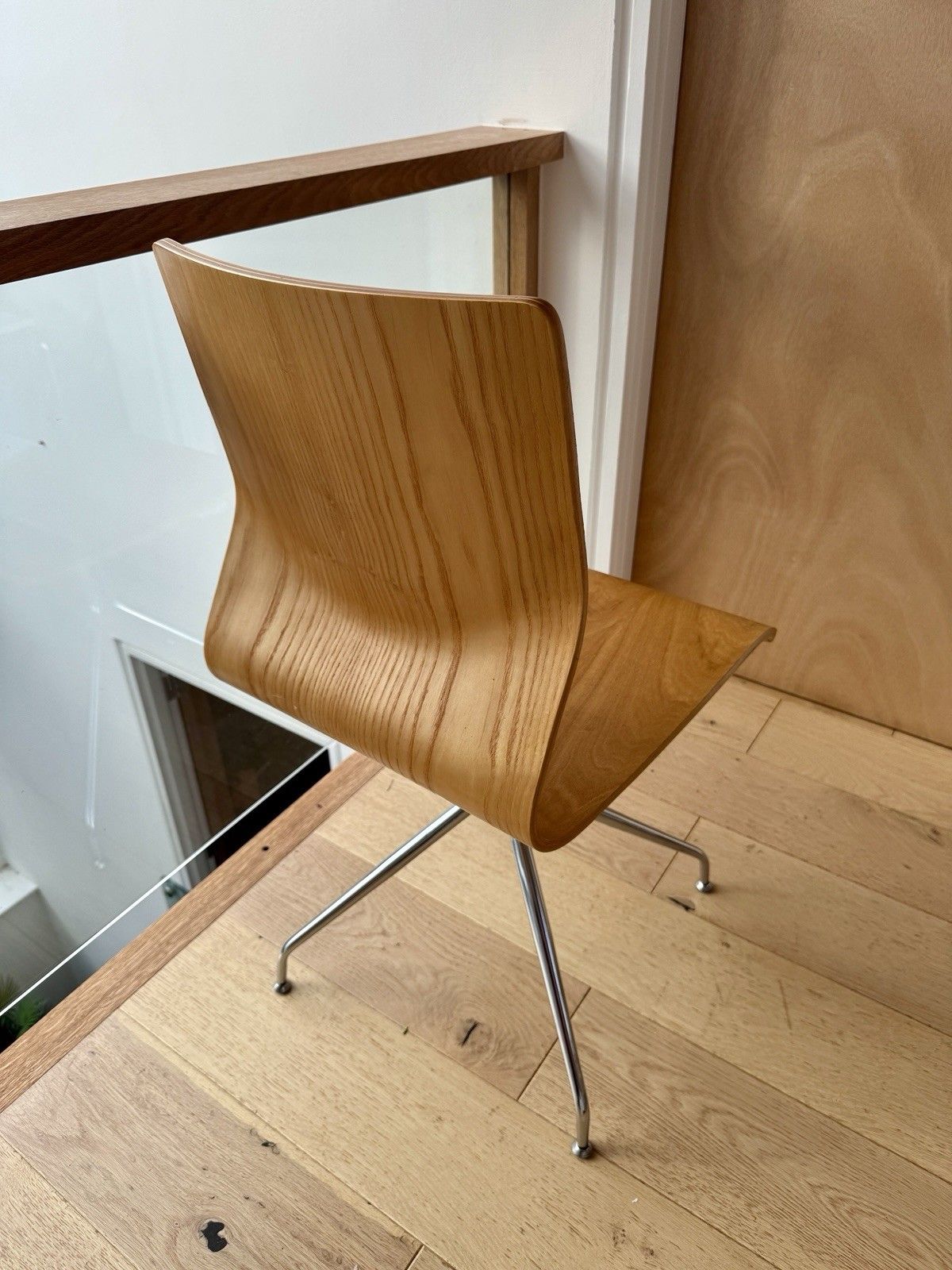 Mid Century Style Side Occasional Desk Swivel Chair Danish Scandi Retro photo vinterior