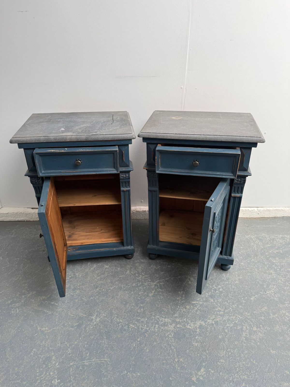 A Genuine Pair Of Original Hungarian Antique Pine & Oak Marble Bedside Cabinets photo vinterior