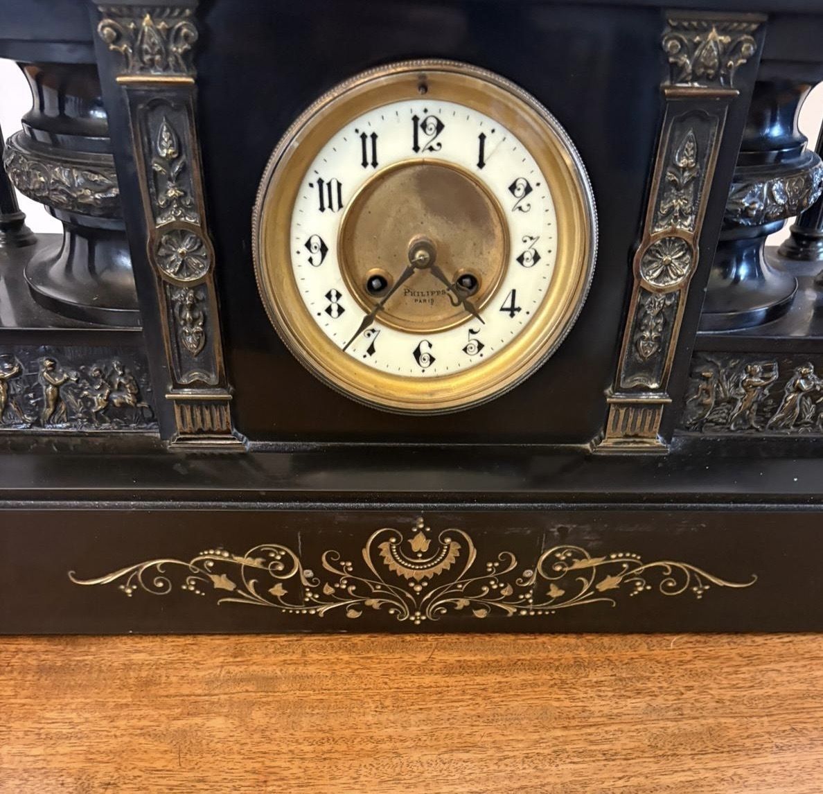 photo vinterior Antique Exceptional Large 19th Century Marble Mantel Clock By Philippes Paris – 8 Day Movement