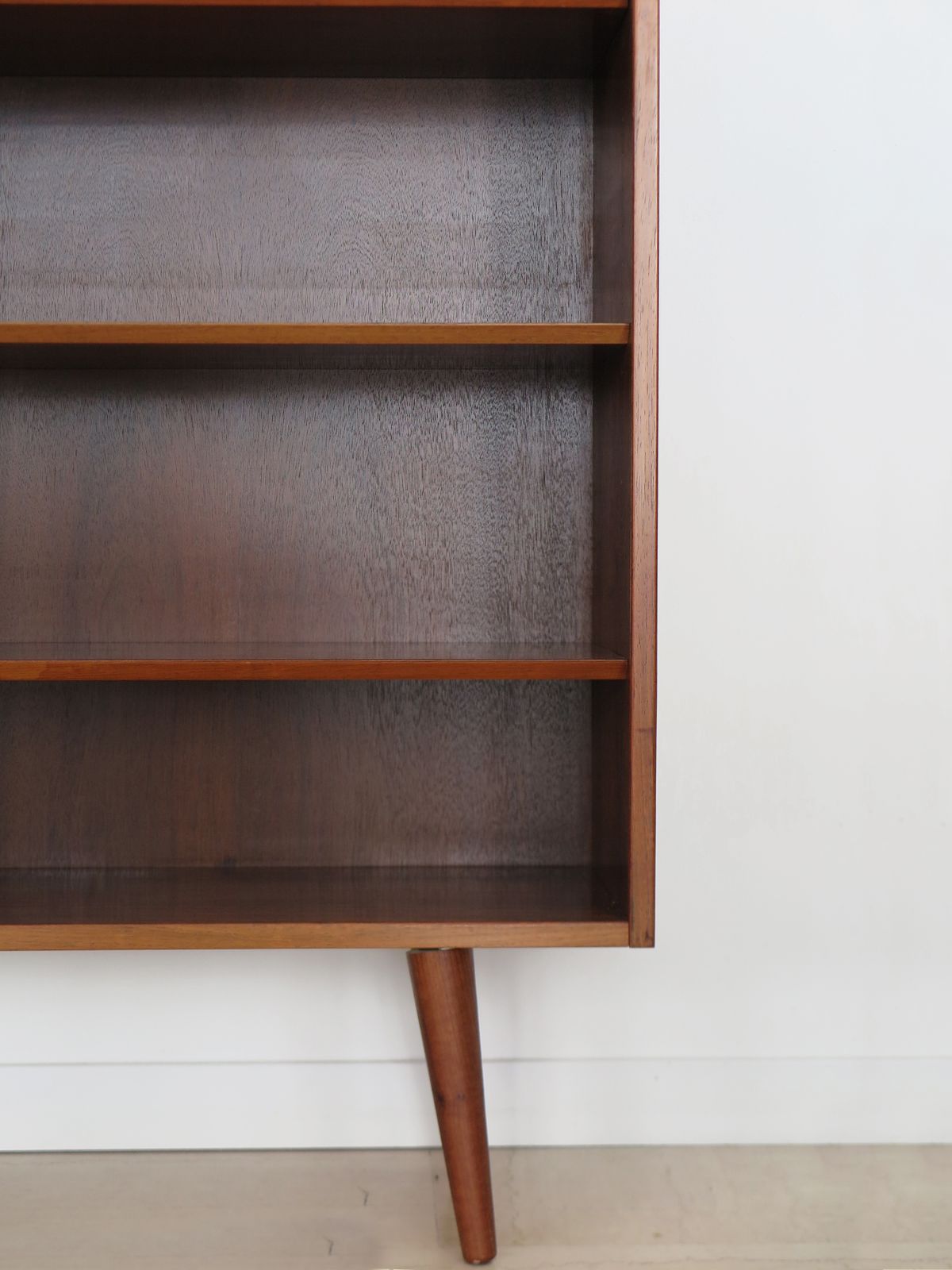 photo vintage Scandinavian Gunni Omann Dark Wood Bookcase, Denmark 1960s