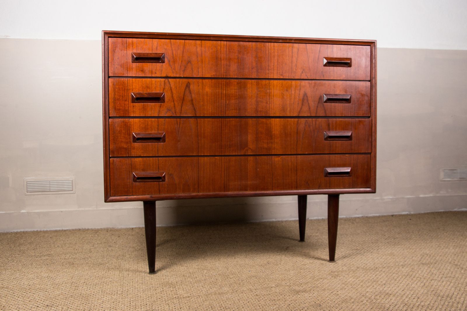 photo vintage Commode danoise en teck, 4 tiroirs, par Borge Mogensen pour Søborg Mobelfabrik.