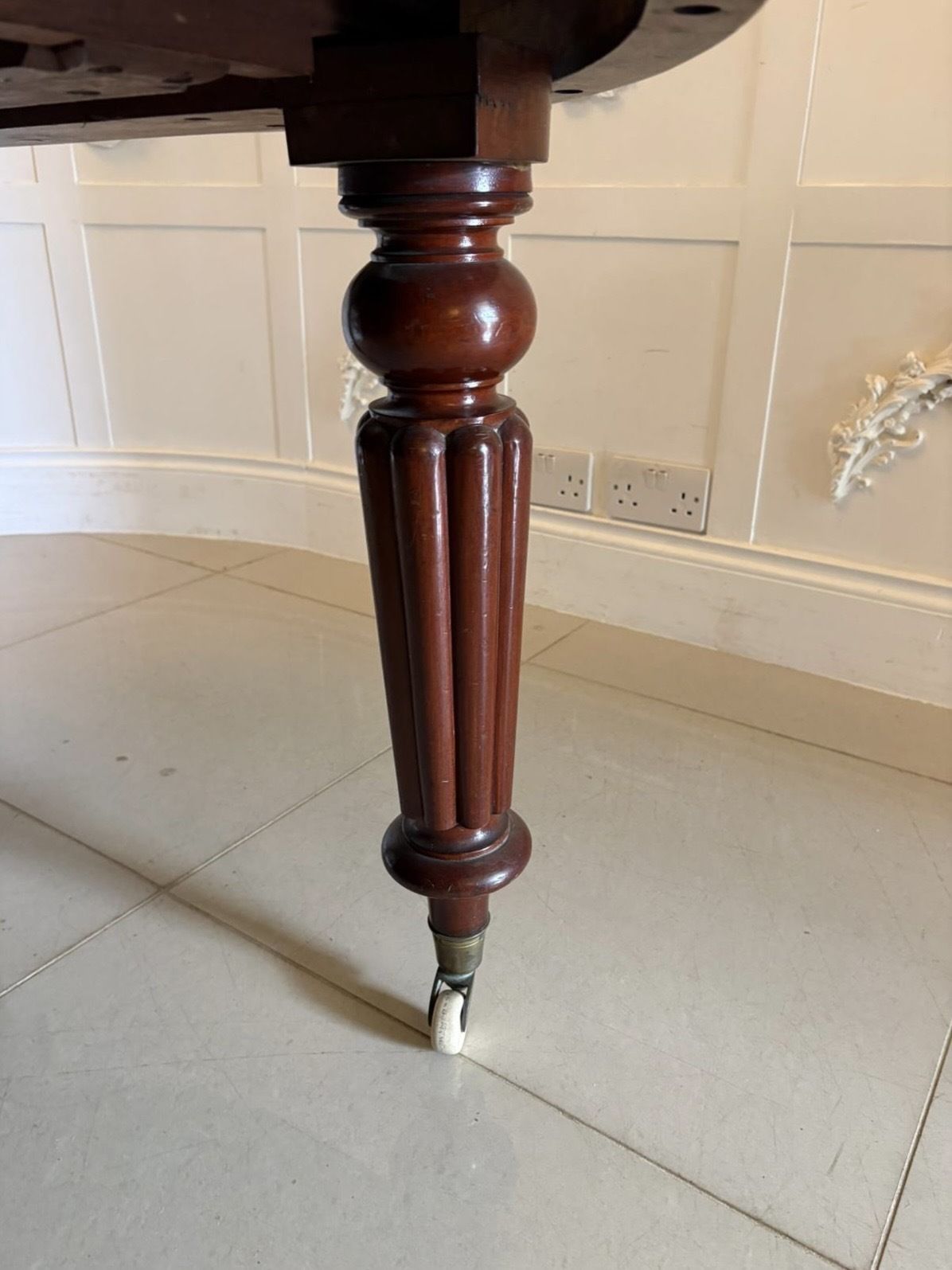 Antique 19th Century Mahogany Extending Dining Table, Wind Out Oval On Castors photo vinterior