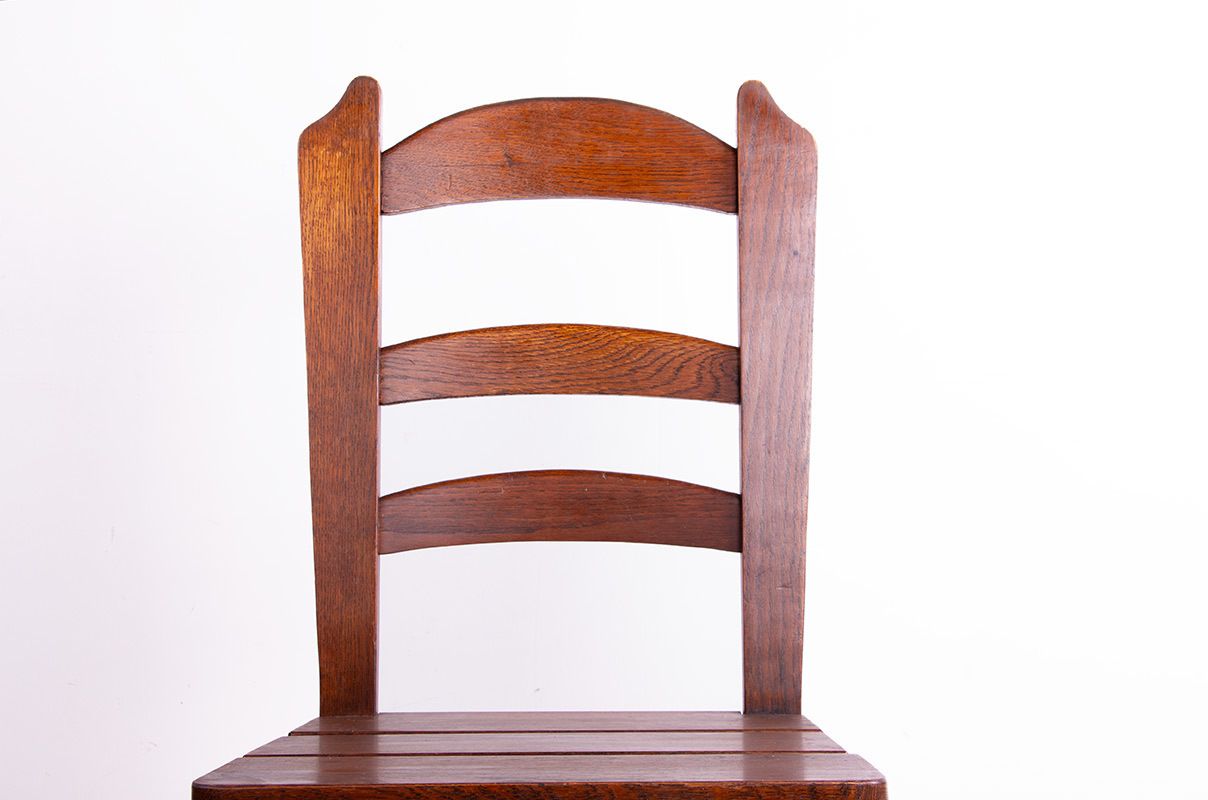 Ensemble de 6 grandes chaises brutalistes en chêne massif, années 1950, dans le style de René Gabriel. photo for sale