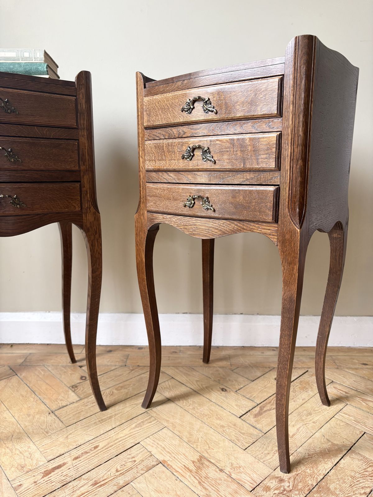photo vintage Pair Of Elegant French Oak Bedside Tables