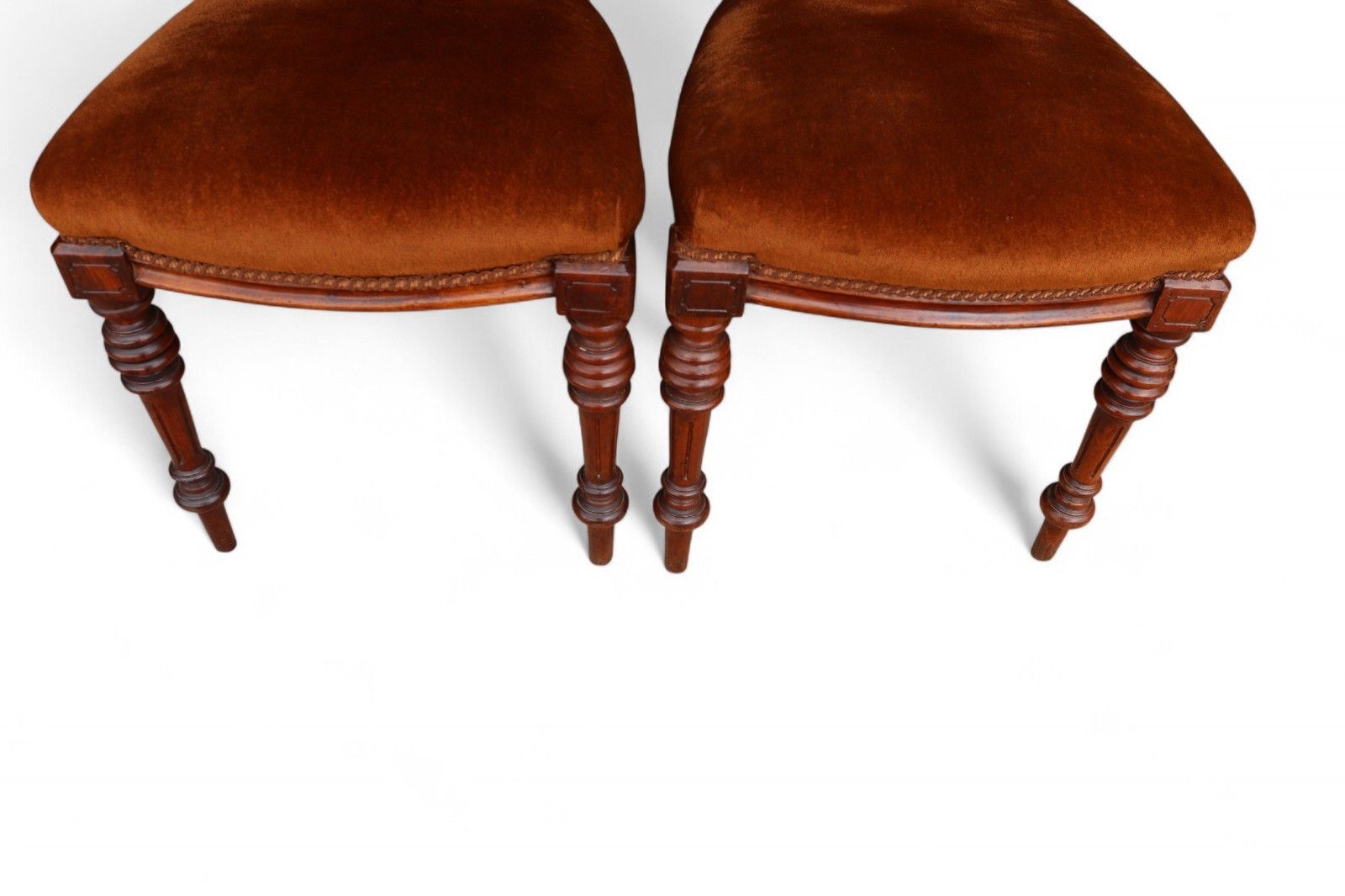 photo furniture Antique Set Of 4 Victorian Mahogany Open Back Carved Dining Chairs Circa 1870