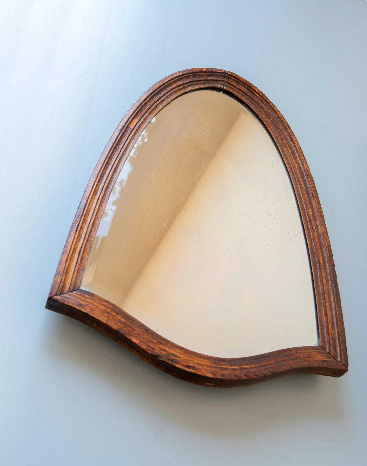 391.0 Antieke Schildvormige Spiegel | Massief Eikenhouten Lijst | Geslepen Glas | Rustieke Engelse Wanddecoratie photo