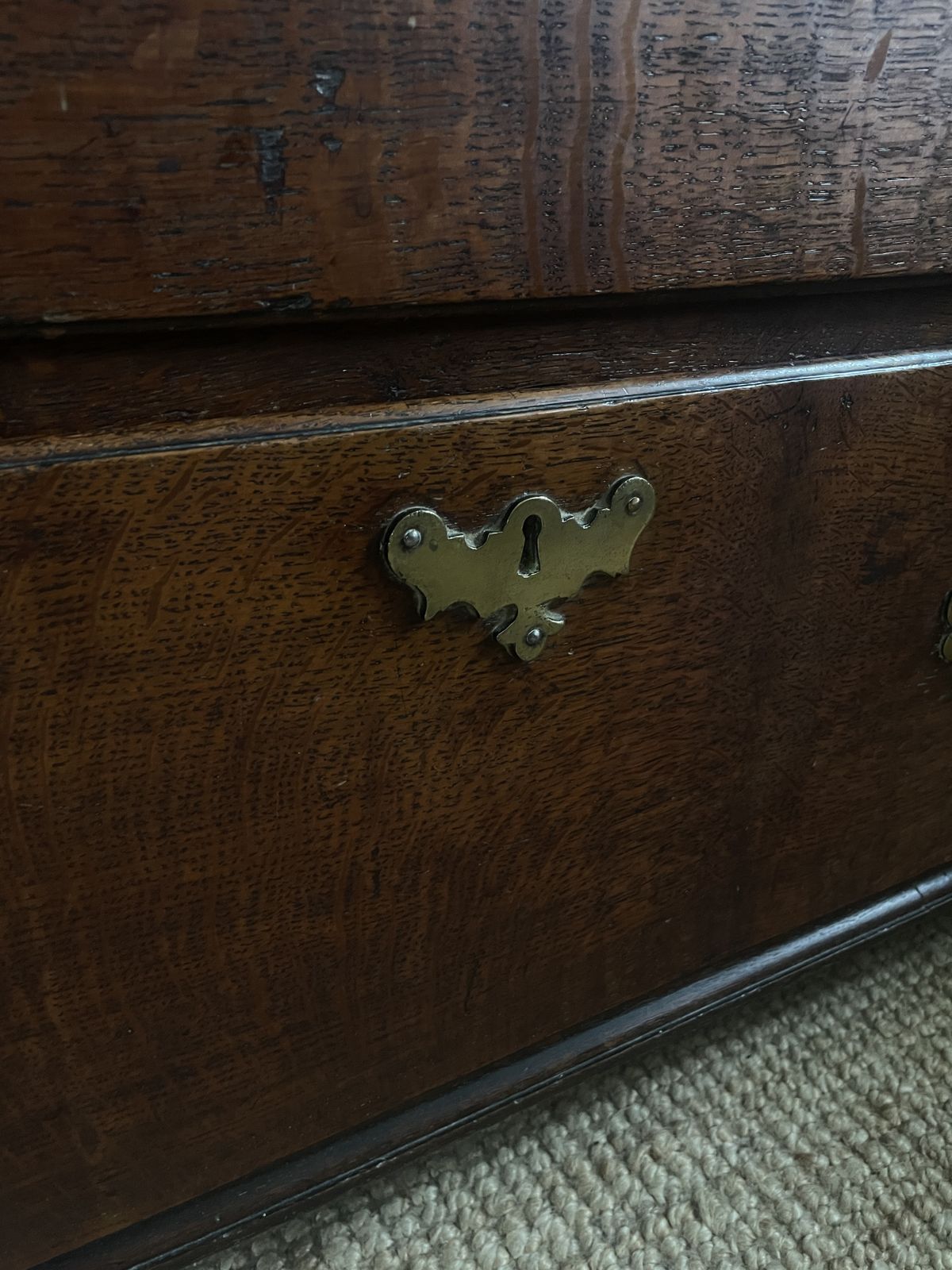 An Antique Oak Chest Of Drawers photo vinterior