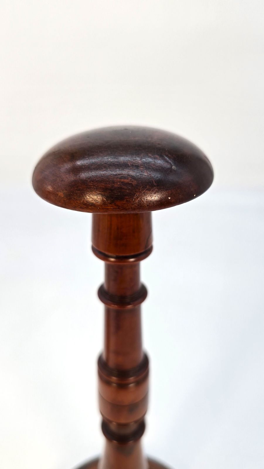 photo vinterior Pair Of 18th Century Wig Stands Made From Yew Wood, English Circa 1730