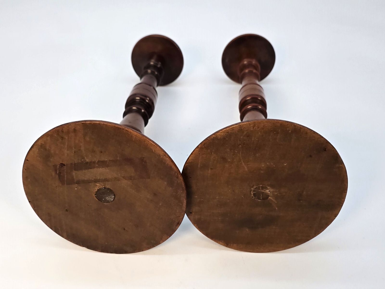 photo vintage Pair Of 18th Century Wig Stands Made From Yew Wood, English Circa 1730