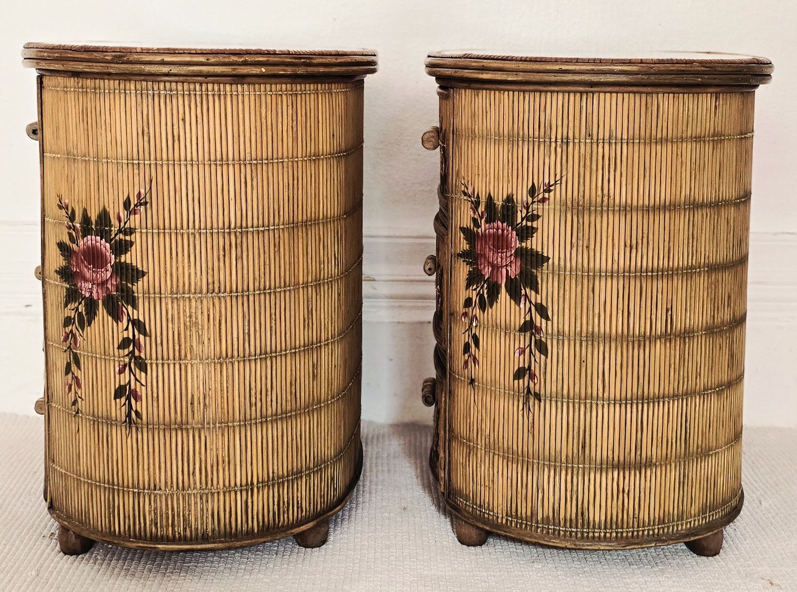 photo vinterior A Pair Of French Or Italian Painted Rattan Bedside Tables, Bedroom Set.