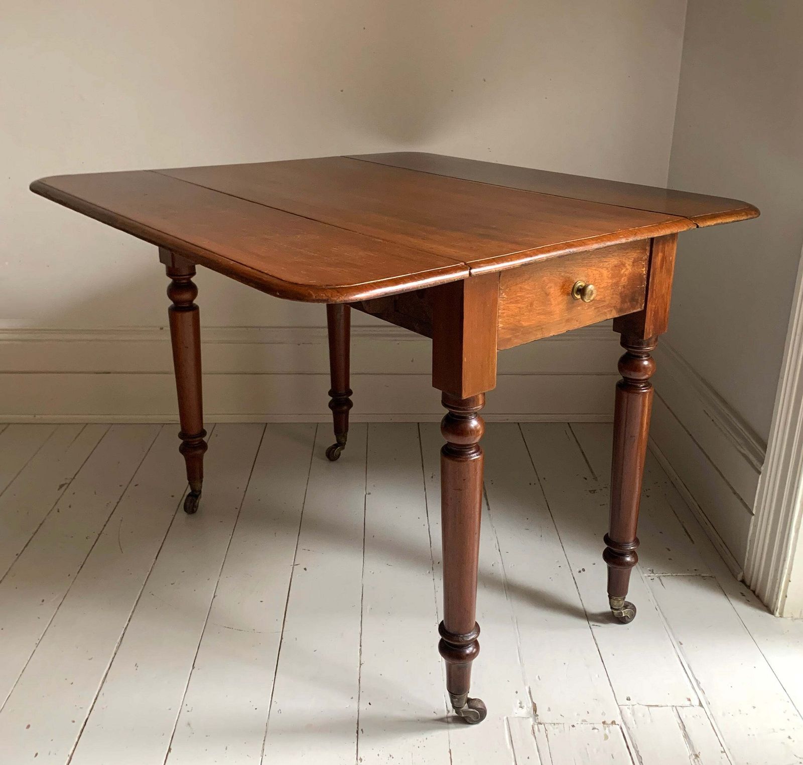 photo furniture Antique Victorian Mahogany Pembroke Drop Leaf Table On Castors W/ Cutlery Drawer