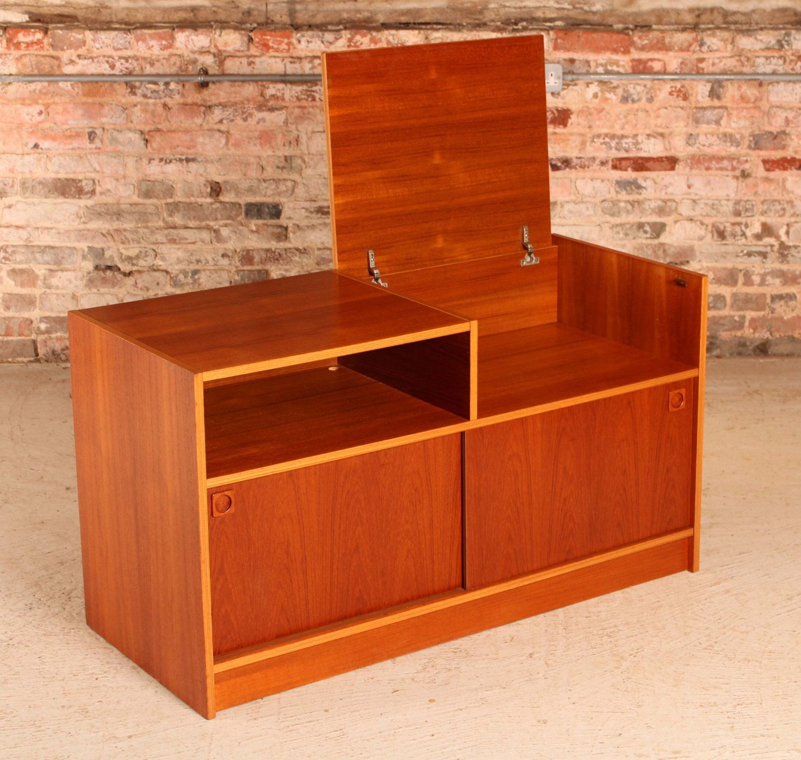 Mid Century Danish Media Stand / Vinyl Record Player Cabinet, Circa 1970s photo vinterior