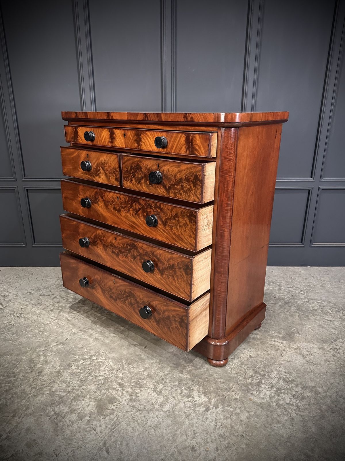 photo furniture Large Victorian Flame Mahogany Chest Of Drawers