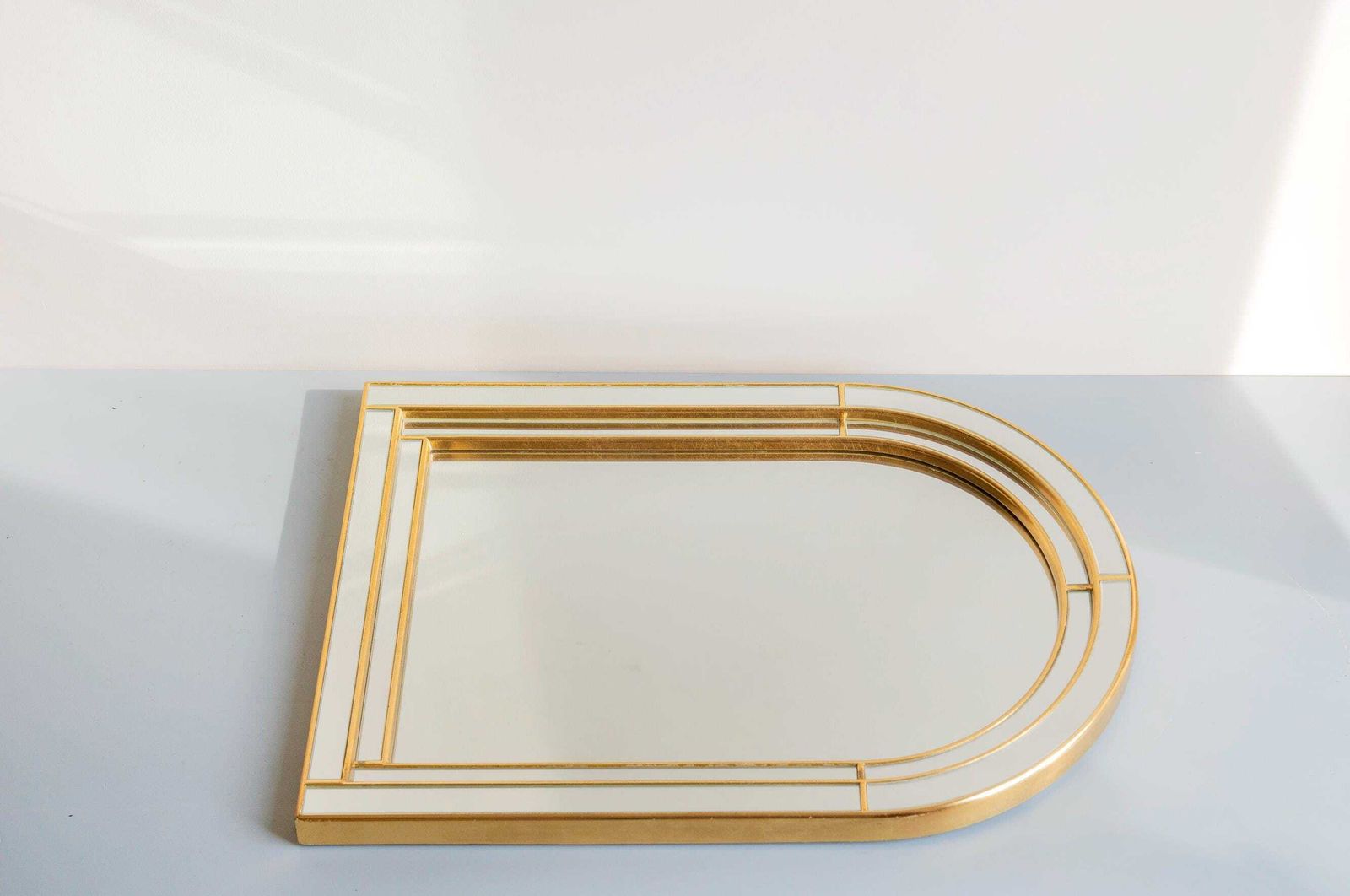 photo furniture Vintage Deknudt Wandspiegel | Goudkleurige Boogvormige Spiegel | Mid Century Belgisch Design, Jaren 1970