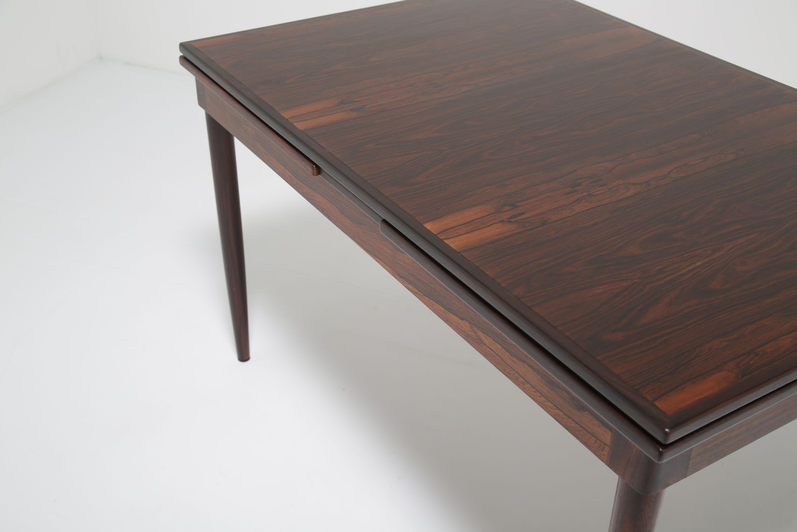 photo vinterior Niels Otto Møller Model 254 Dining Table: Minimalist, Extending In Rio Rosewood For J.L. Møllers, Denmark, 1960s