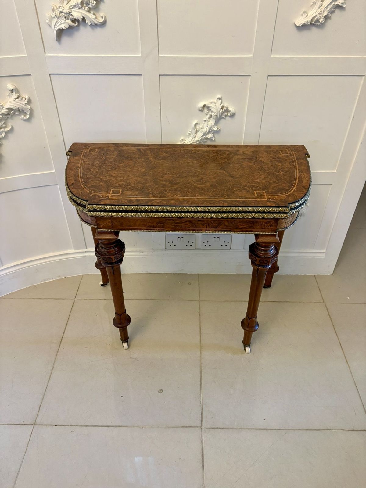 photo vintage Antique 19th Century Burr Walnut Side Table With Ormolu Mounts And Inlay