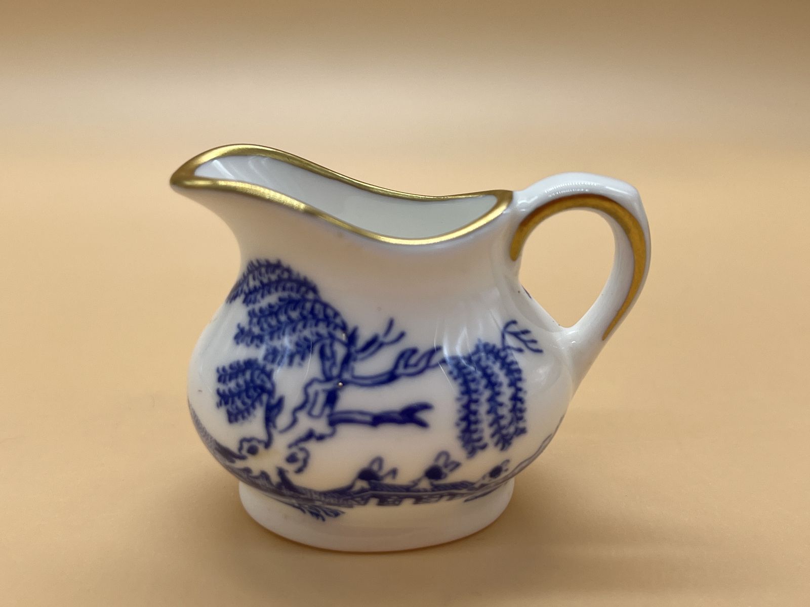 Coalport China Blue Willow Miniature Display Tea Set. Teapot, Creamer, Sugar, Tea Cup, Saucer & Side Plate Trio. photo vinterior