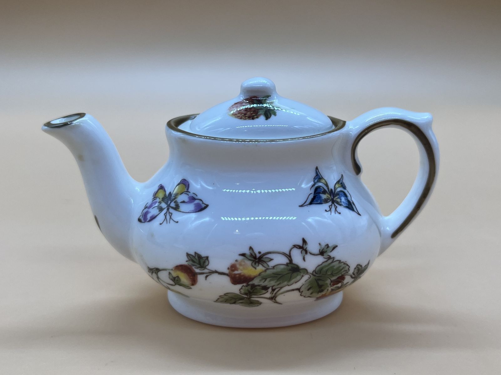 Coalport China Strawberry Miniature 8 Piece Display Tea Set. Teapot, Creamer, Sugar & 1 Trio. photo furniture