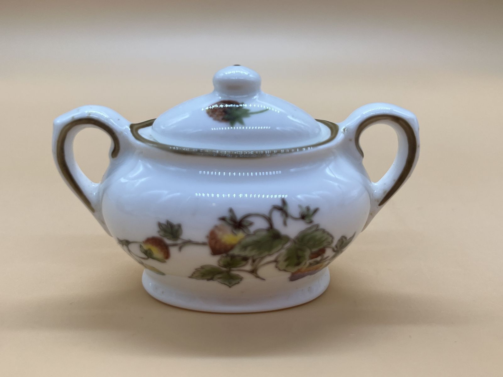 Coalport China Strawberry Miniature 8 Piece Display Tea Set. Teapot, Creamer, Sugar & 1 Trio. photo Home Decor