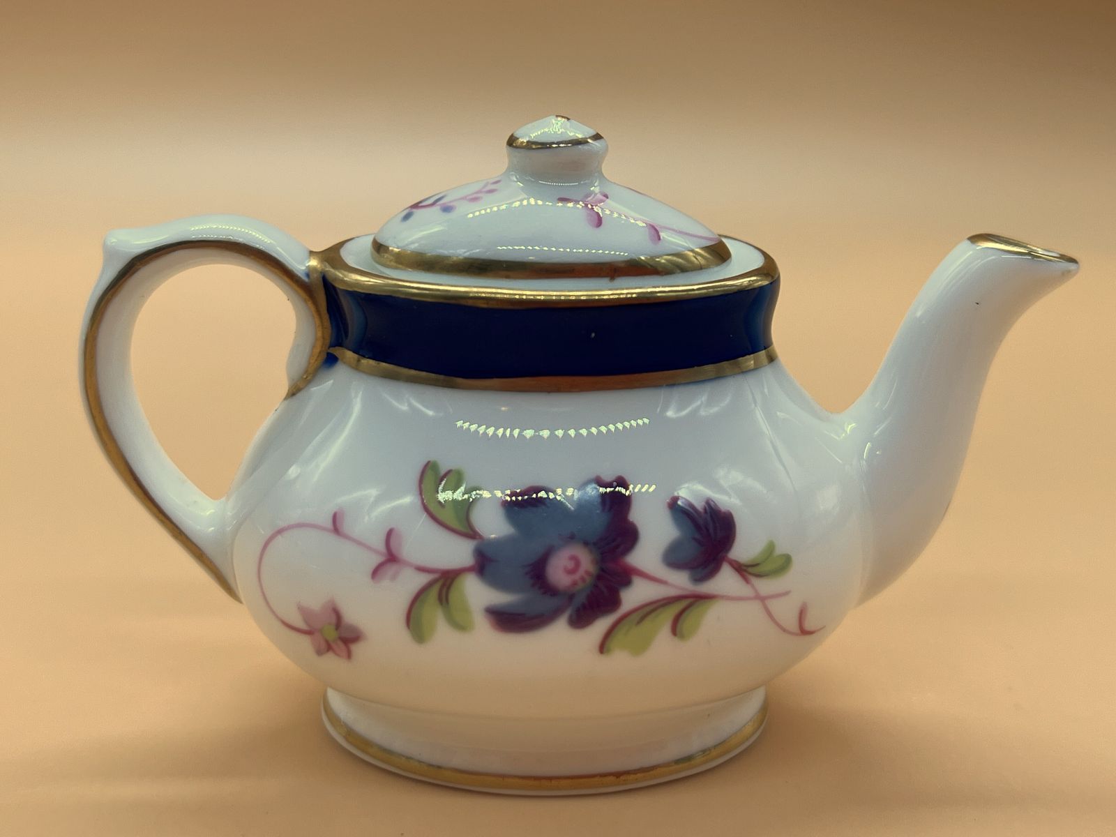 Coalport China Titania Miniature Display Tea Set. Teapot, Creamer, Sugar, Tea Cup, Saucer & Side Plate Trio. photo for sale