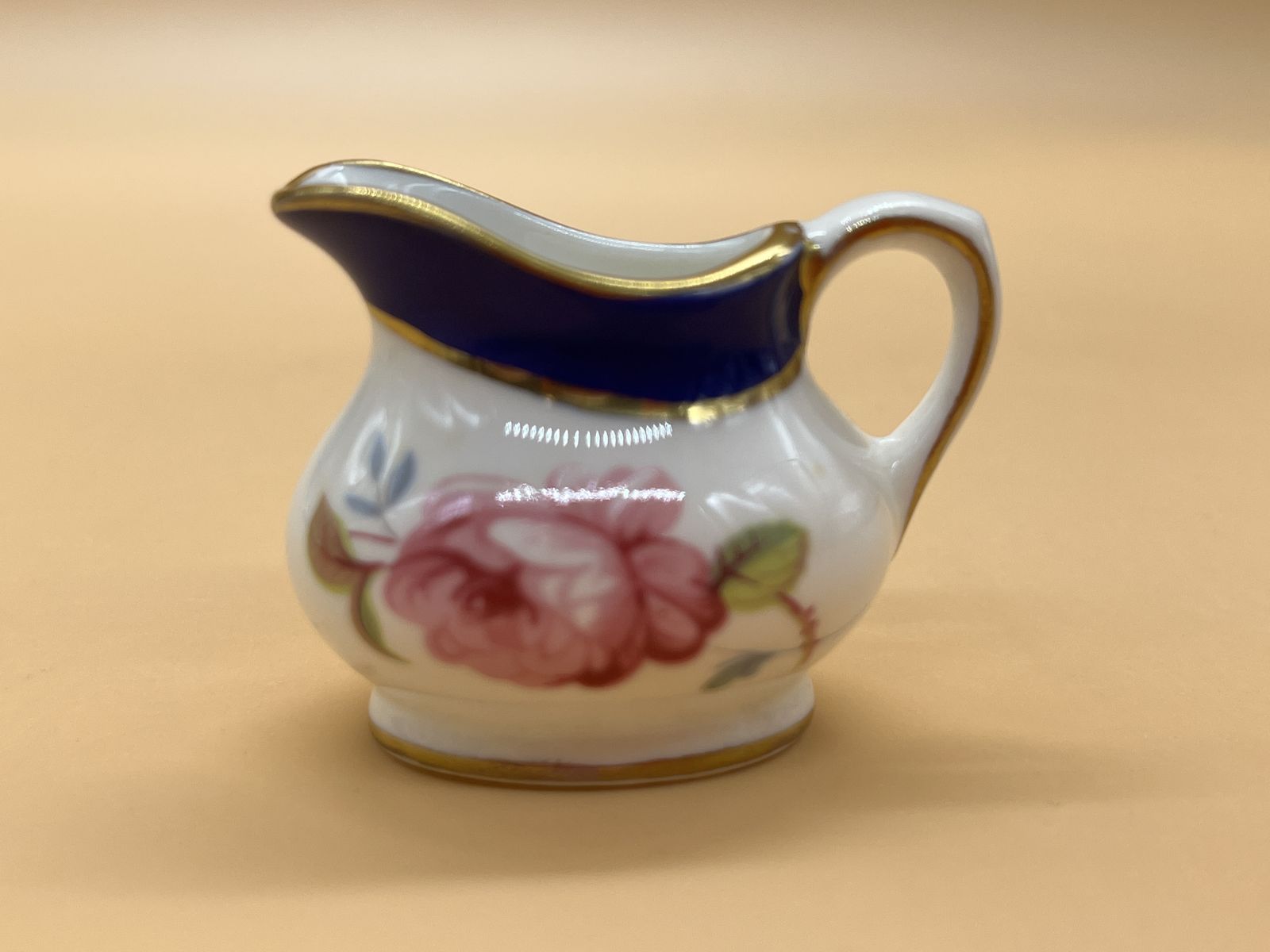 Coalport China Titania Miniature Display Tea Set. Teapot, Creamer, Sugar, Tea Cup, Saucer & Side Plate Trio. photo vinterior