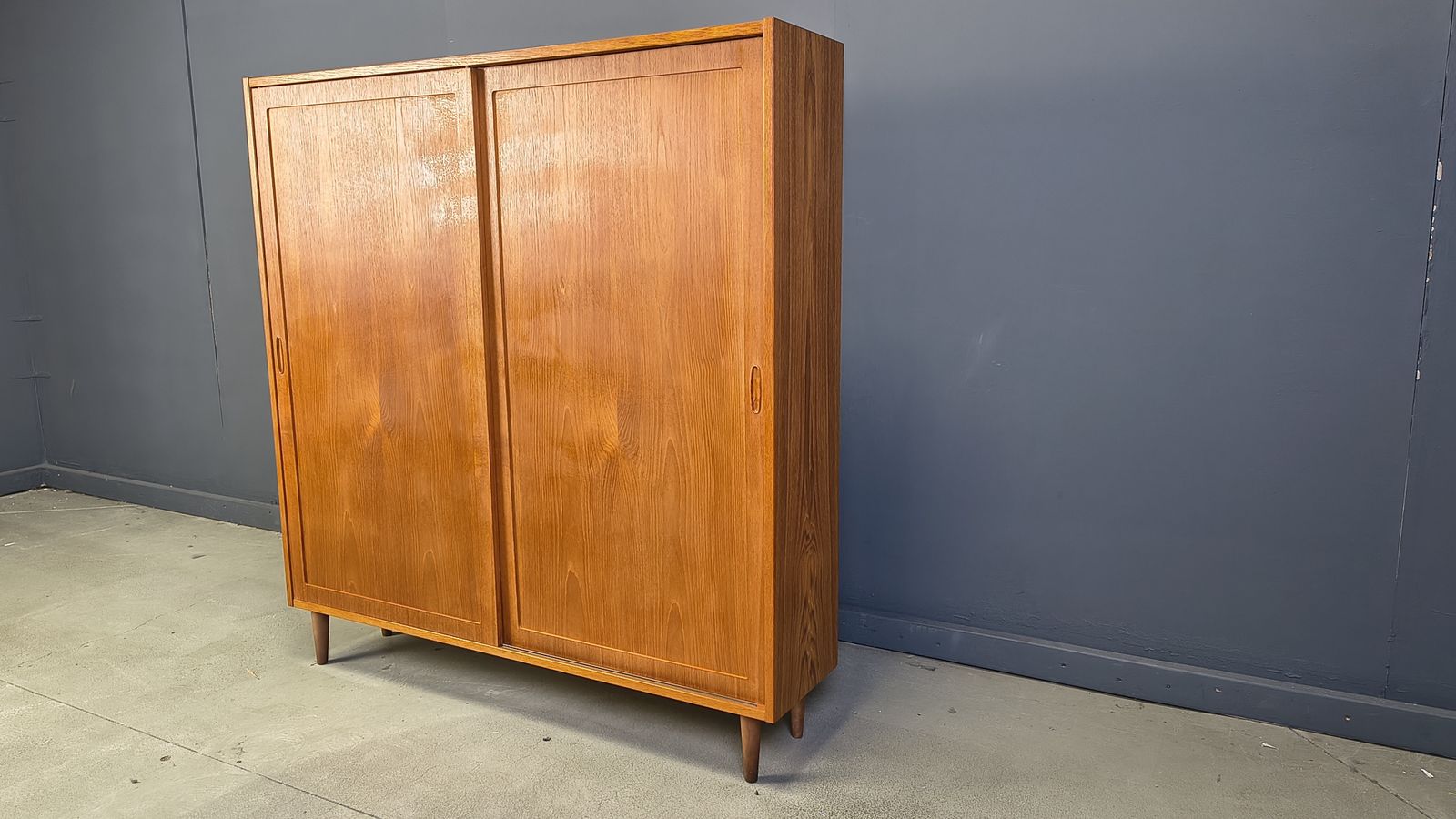 photo furniture Mid Century Danish Cabinet By Poul Hundevad, 1960s