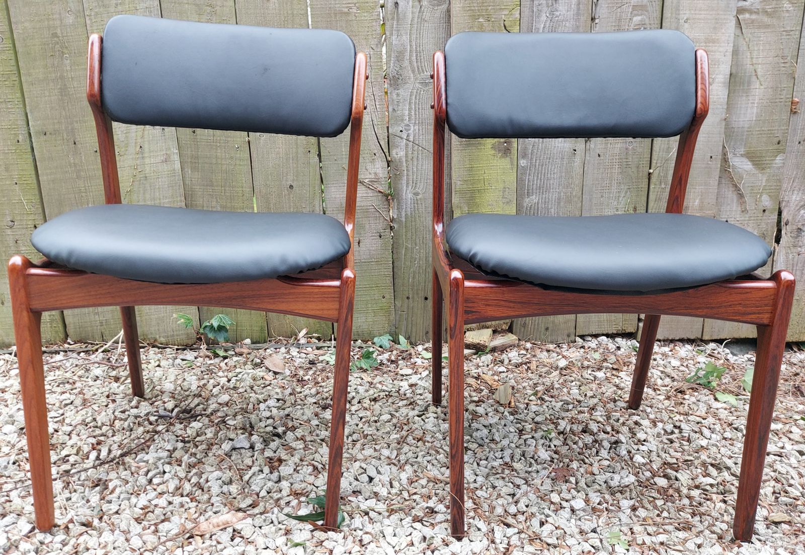 Mcm 2 Rosewood O.D. Mobler A/S Chairs Black Vinyl photo furniture