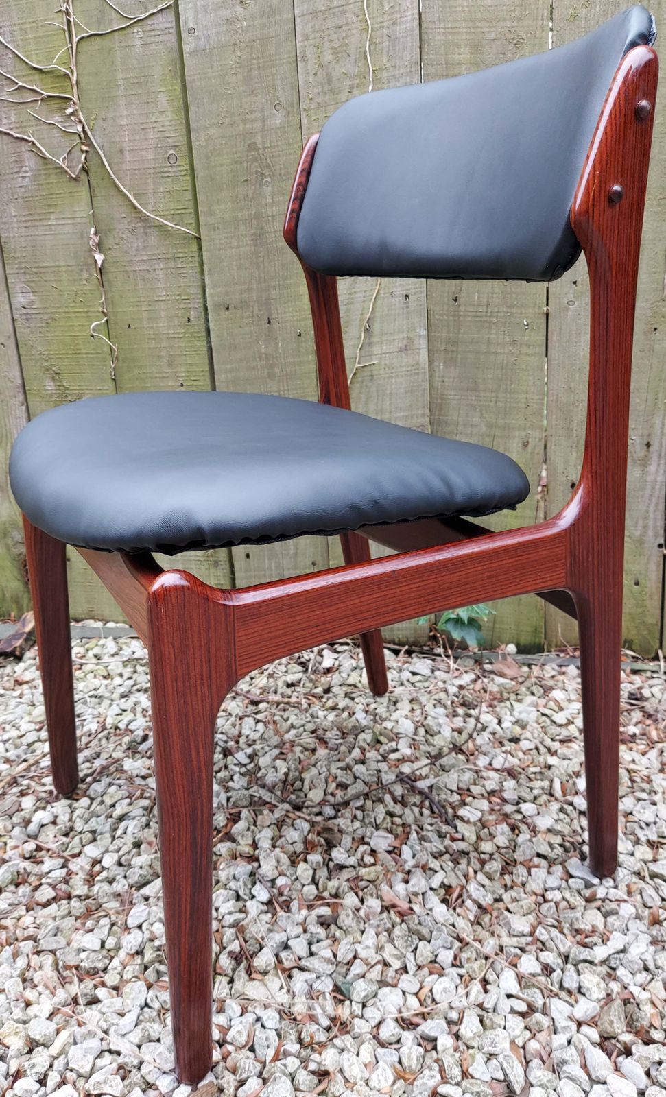 photo furniture Mcm 2 Rosewood O.D. Mobler A/S Chairs Black Vinyl