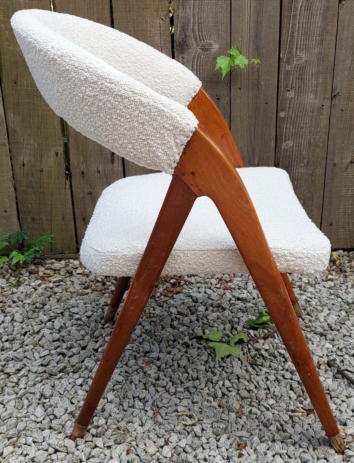 Mid Century Modern Newly Upholstered Ivory Boucle Scissor Leg Chair photo vinterior