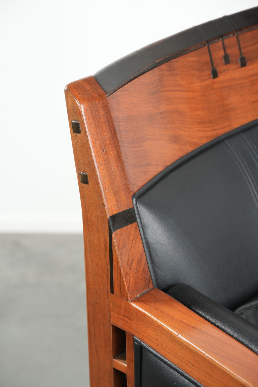 photo furniture Zwarte Leren Art Deco Fauteuil, Schuitema Decoforma Serie, Goede Staat