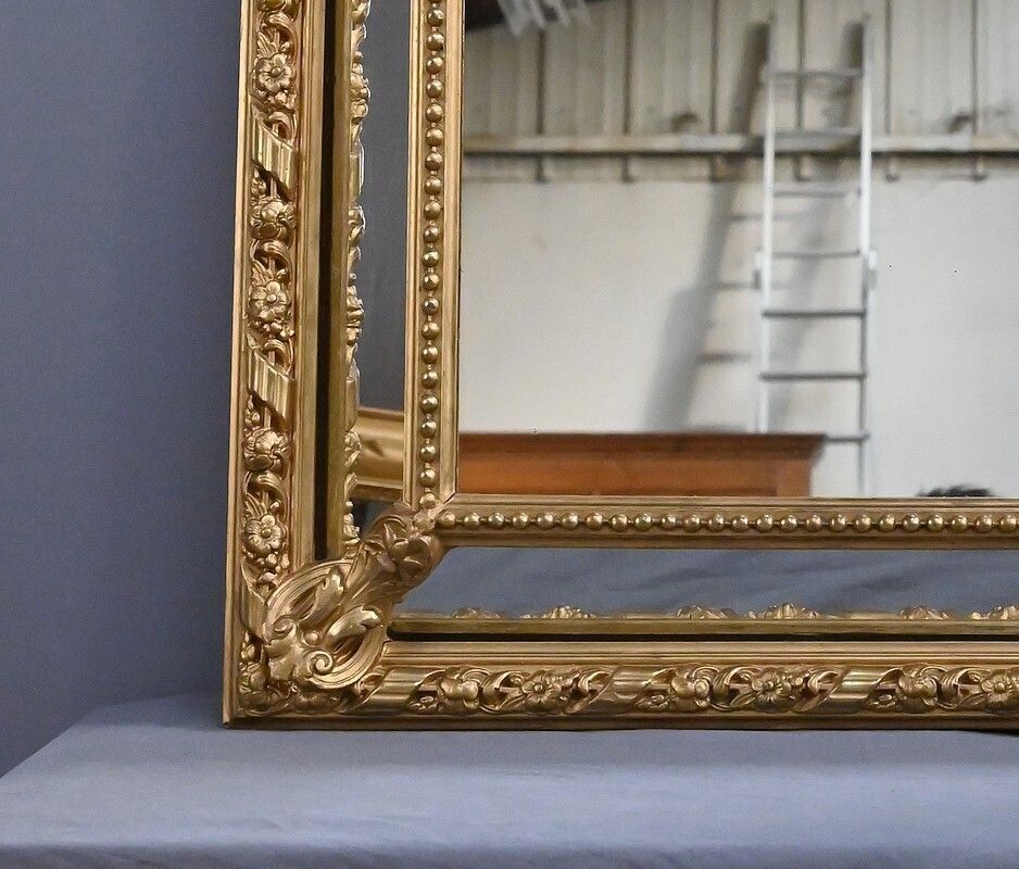 photo vinterior Important Louis XVI Style Mirror With Parclosed Panels – Late 19th Century