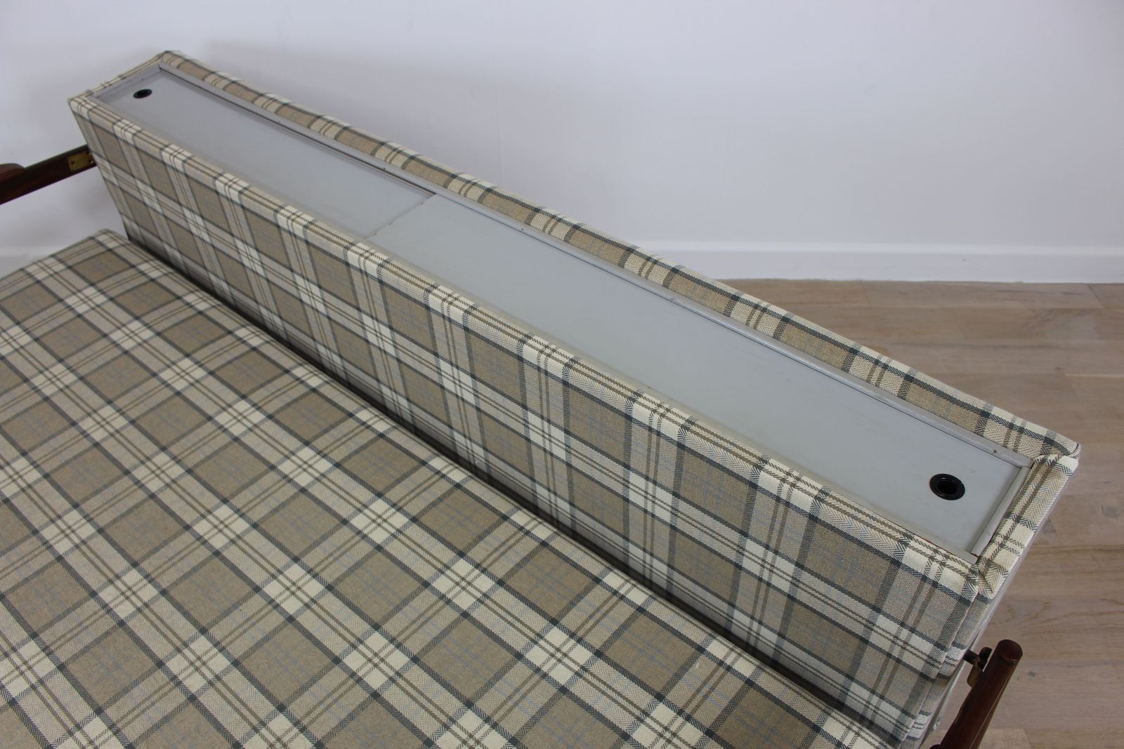 photo furniture Guy Rogers Manhattan Studio Sofa