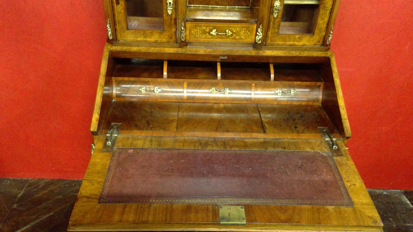 photo vinterior Pair Of Victorian Walnut Bonheur De Joures