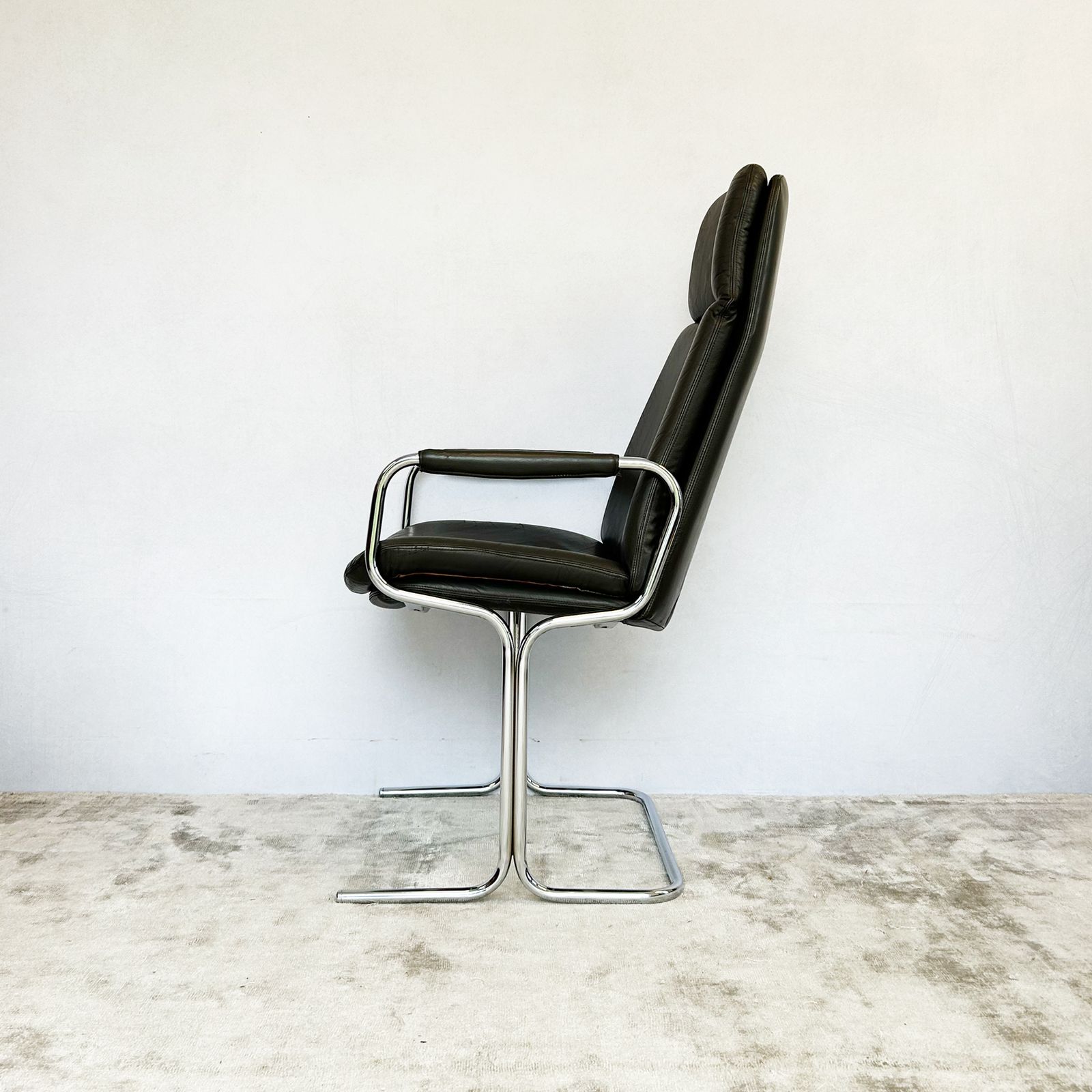Eleganza Cantilever Armchair By Tim Bates For Pieff, Chrome And Leather, 1970s photo vinterior