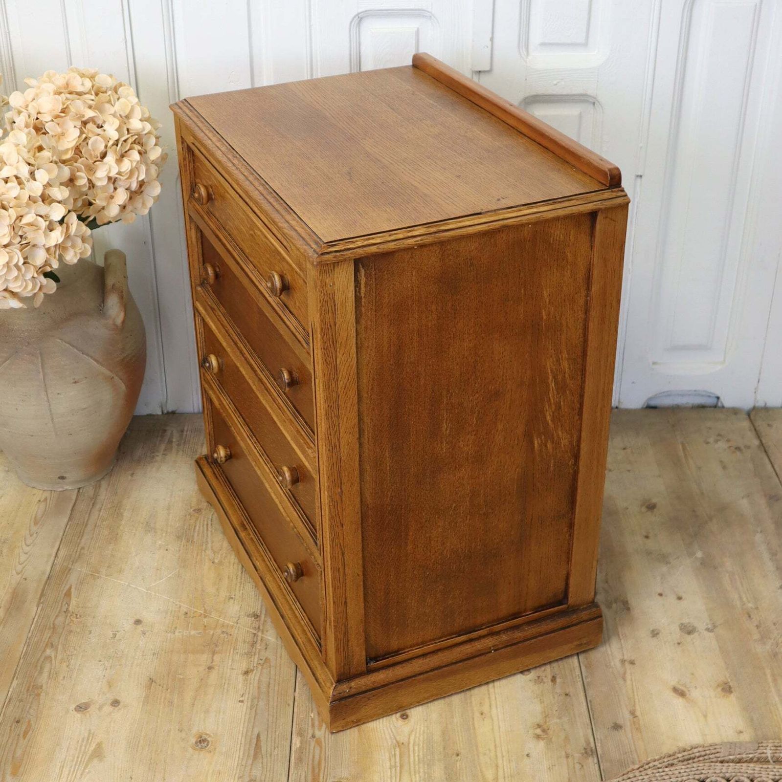 470.0 Small Vintage Oak Chest Of Drawers photo
